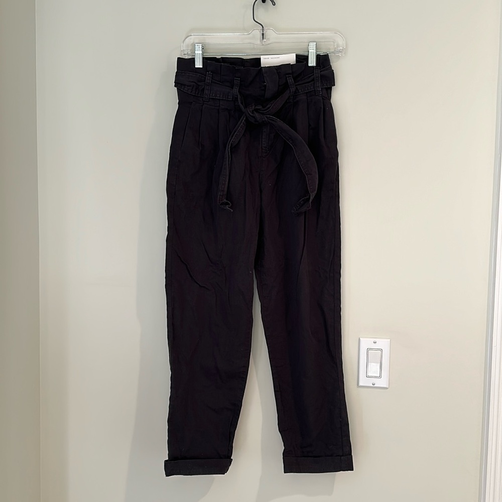 NWT American Eagle Taille Ultra-Haute High Rise Sz 2 26W. Black with tie.